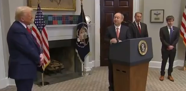 1月21日，美国总统特朗普在白宫召开记者会，孙正义出席。图片来源：X