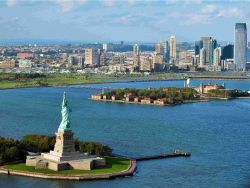 美國消費者「入不敷出」加劇：支出增速高於收入，儲蓄率降至三年低點