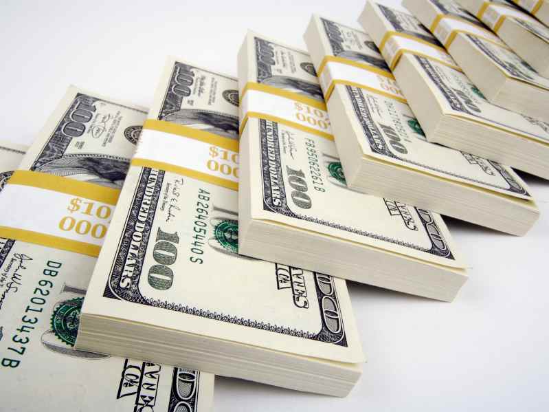 美元信用裂縫中，資金用腳投票：狂買銅等實物資產，逃離比特幣