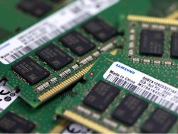 美光(MU.US)績前獲花旗看多：存儲芯片漲價利好業績，上調目標價至430美元