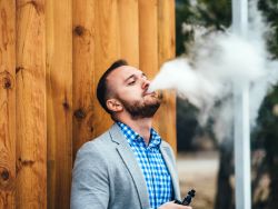 东吴证券：维持中烟香港“买入”评级，盈利能力提升加速全球布局