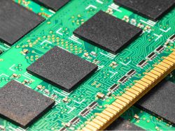 半导体板块终结18连涨！市场警惕估值过热，但存储概念股仍获看好