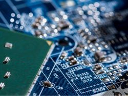 港股異動 | PCB概念股漲幅居前，大族數控大漲11%，英偉達Rubin芯片下半年出貨，帶動PCB高端增量需求
